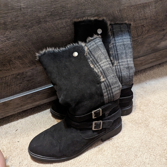 Boots - Picture 2 of 4